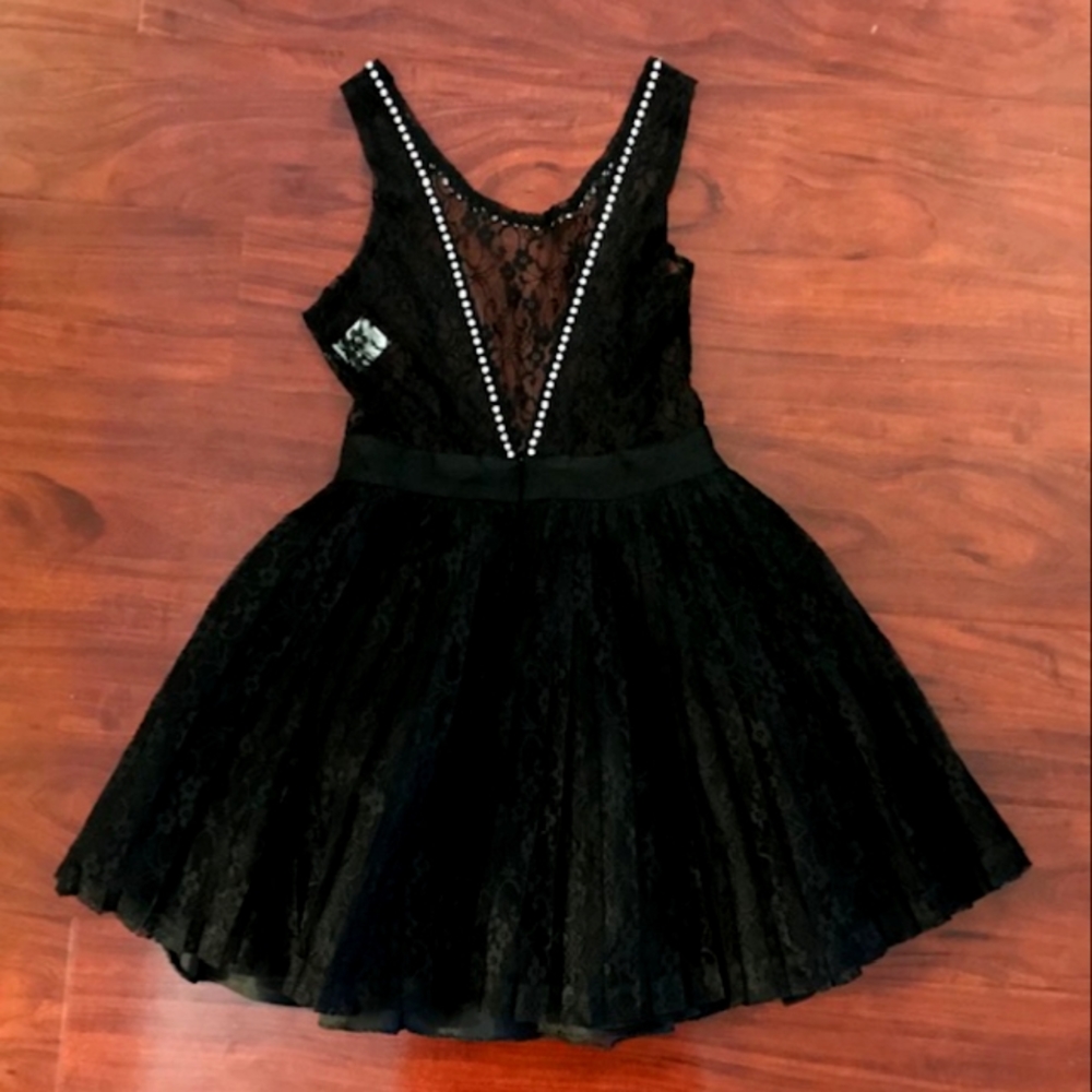 Dress - Picture 2 of 4